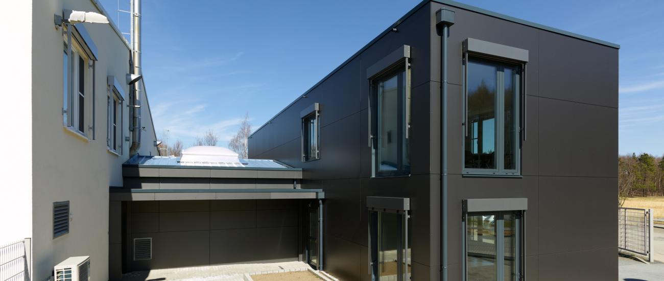 Kompleks biurowy modulowy polaczony z fabryka