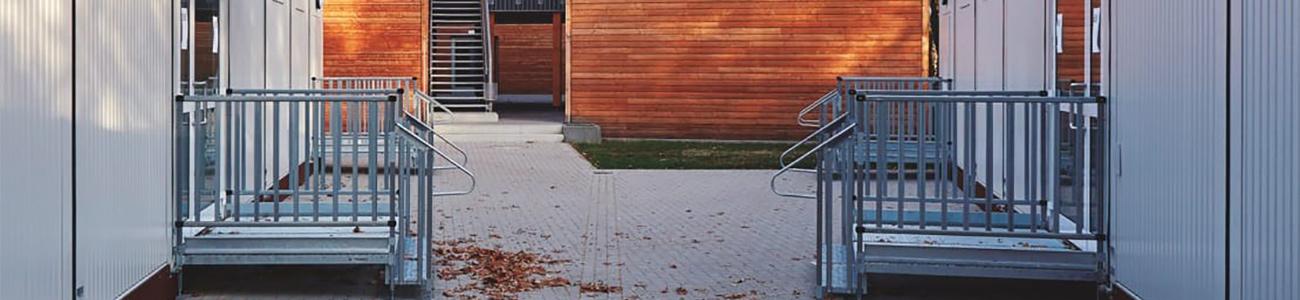 Schody, rampy, platformy