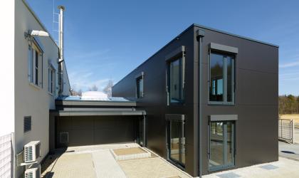 Kompleks biurowy modulowy polaczony z fabryka