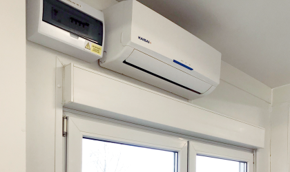 Klimatyzacja nad oknem